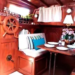 1983 Hotel en barco *