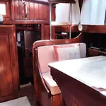 1983 Hotel en barco