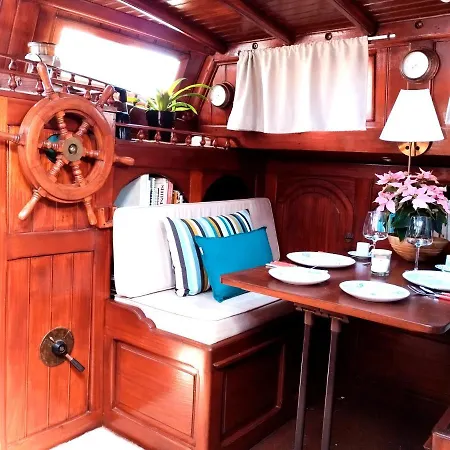 1983 Botel *